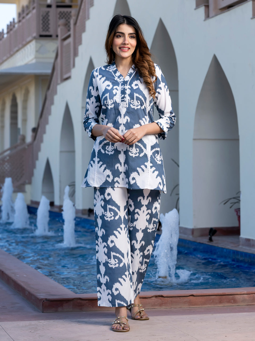 Jaitpuriya Women Sky Blue And White Ethnic Motifs Top Co-Orde