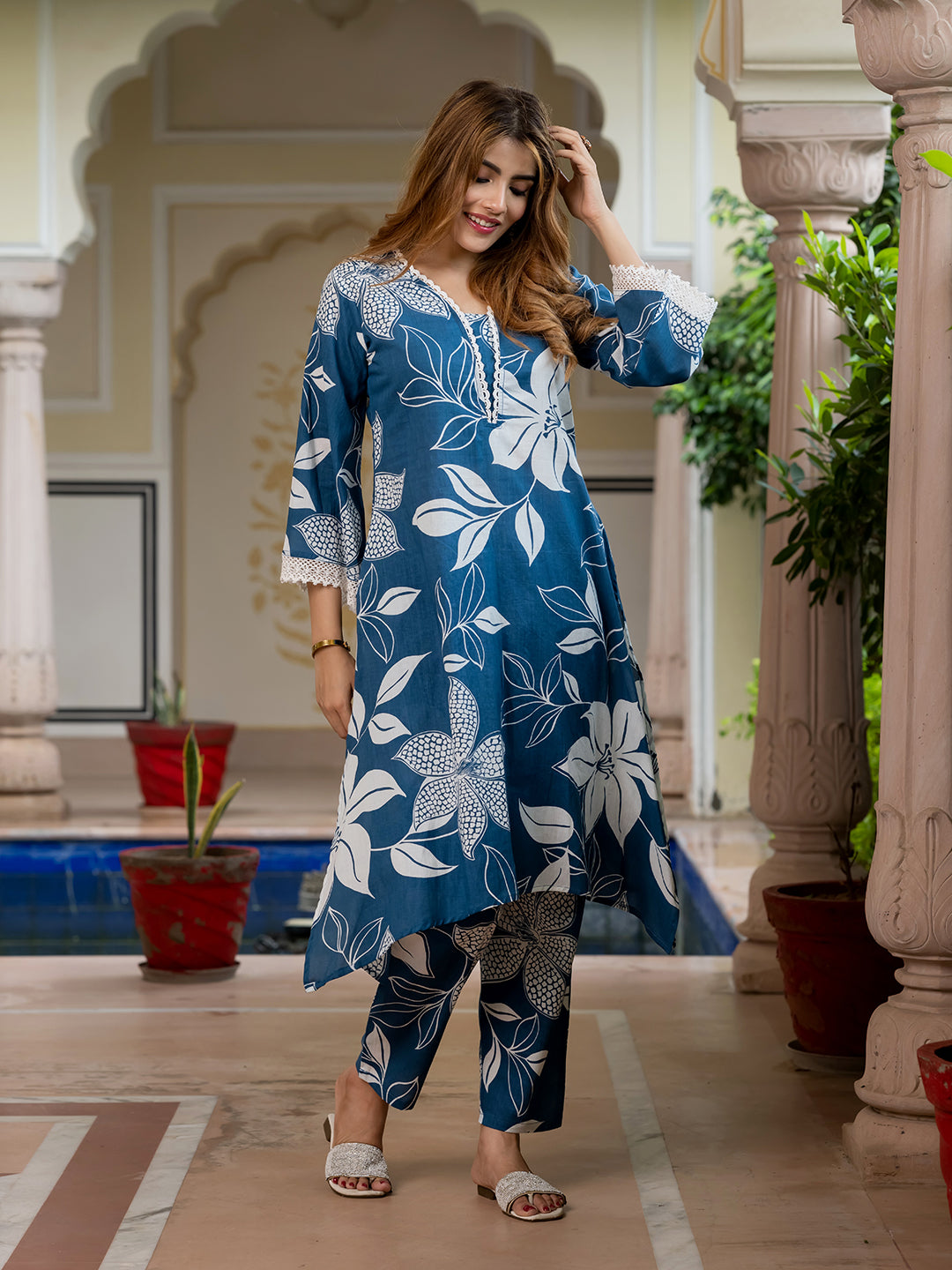Jaitpuriya Women Blue And White Pure Cotton Tunic Co-ord set
