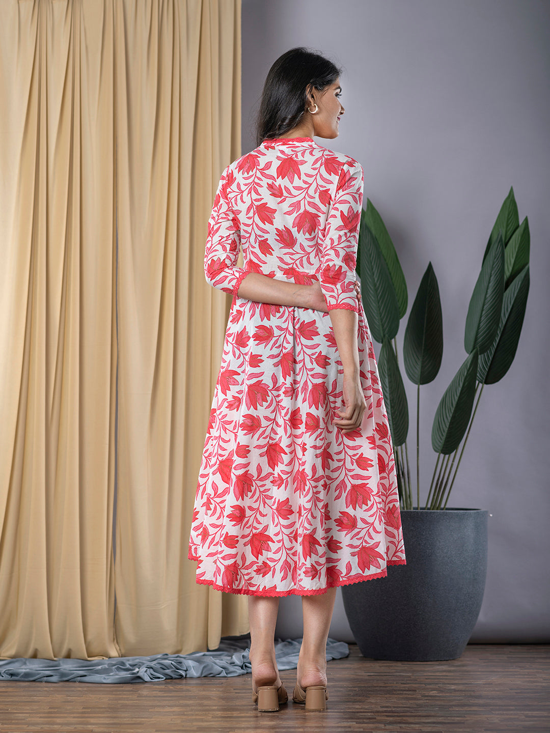 Jaitpuriya Women Red fit & flare Dress
