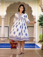Jaitpuriya Women Blue And White Floral Print A-Line Dresses