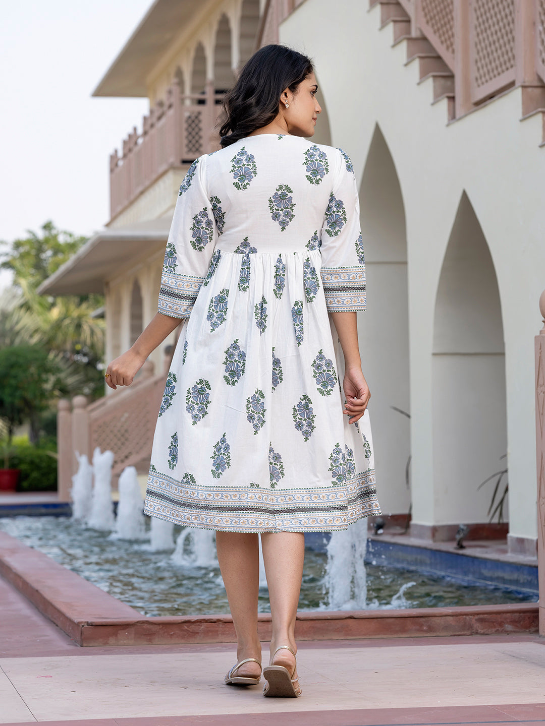 Jaitpuriya Women Gree And White Floral Print A-Line Dresses
