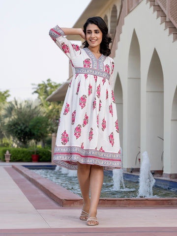 Jaitpuriya Women Pink And White Floral Print A-Line Dresses