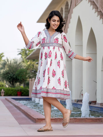 Jaitpuriya Women Pink And White Floral Print A-Line Dresses