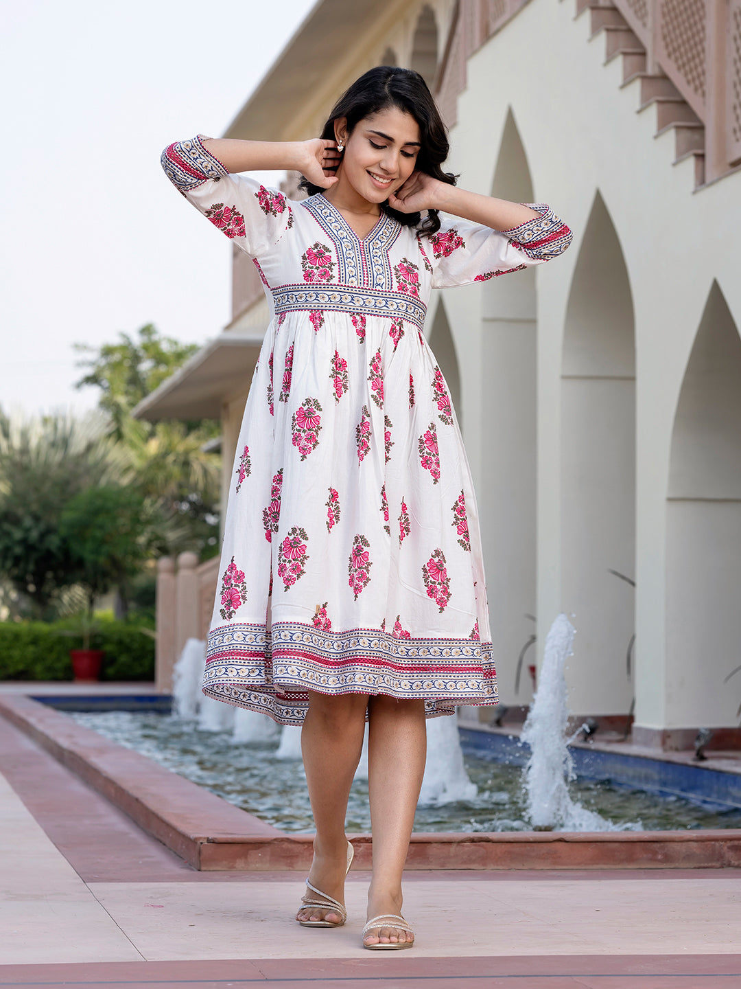 Jaitpuriya Women Pink And White Floral Print A-Line Dresses