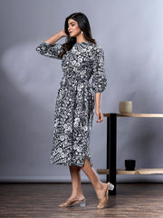 Jaitpuriya Women Black And White Paisley Print fit & flare Dresses