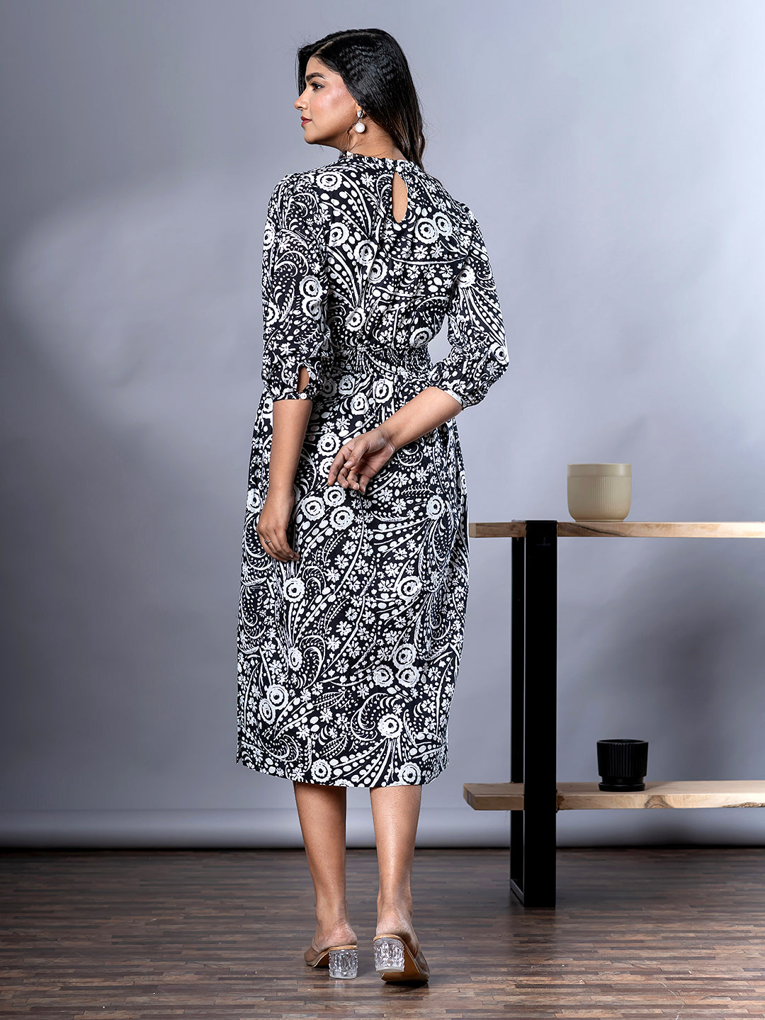 Jaitpuriya Women Black And White Paisley Print fit & flare Dresses