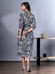 Jaitpuriya Women Black And White Paisley Print fit & flare Dresses