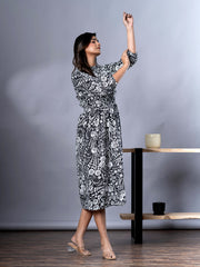 Jaitpuriya Women Black And White Paisley Print fit & flare Dresses