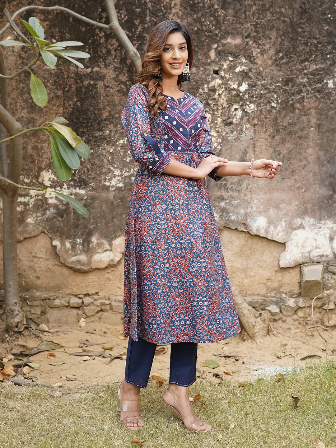 Jaitpuriya Women Blue And Rust Printed Straight Kurta Pant Set