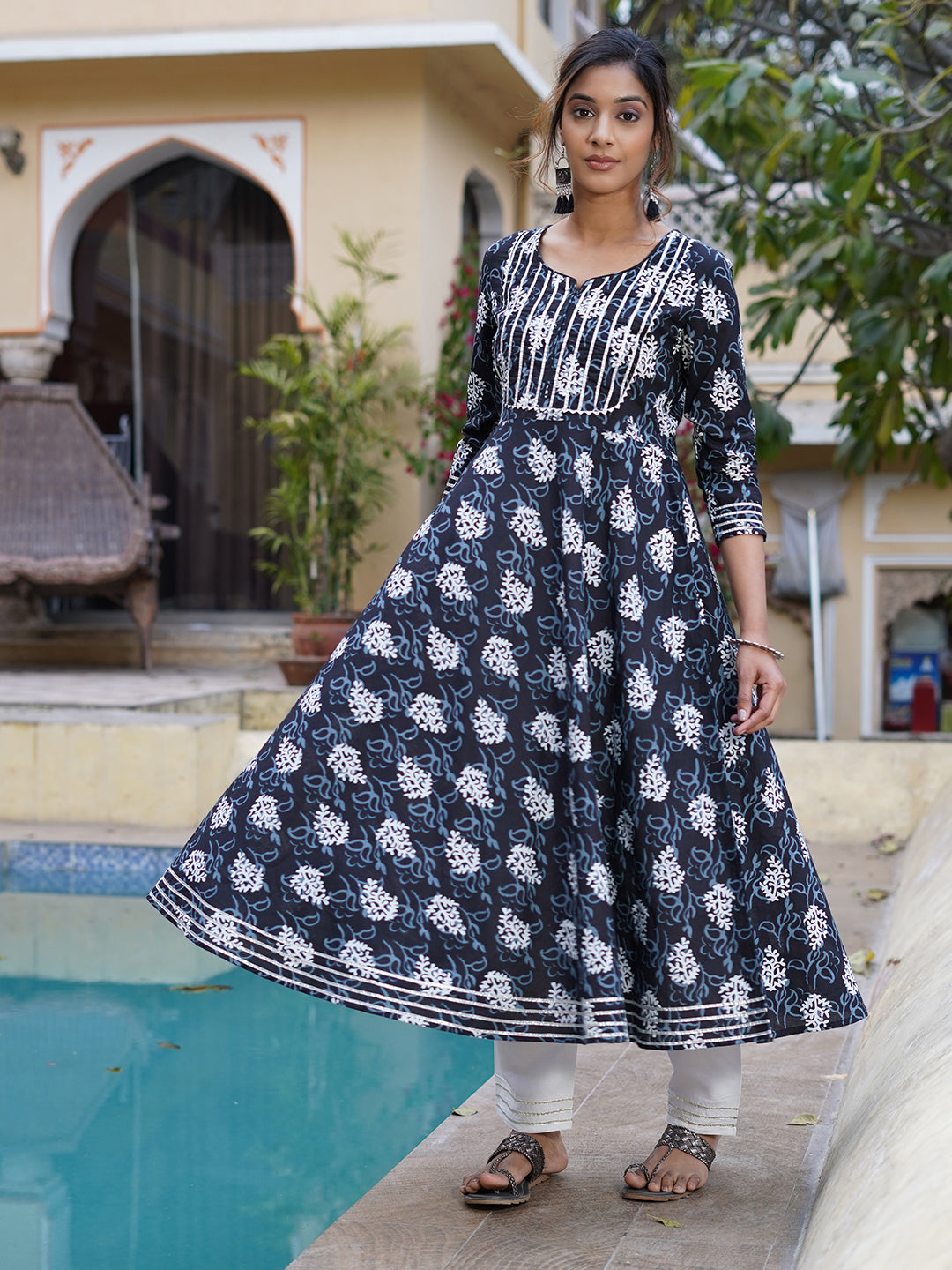 Jaitpuriya Women Black Printed Anarkali Kurta Pant Set