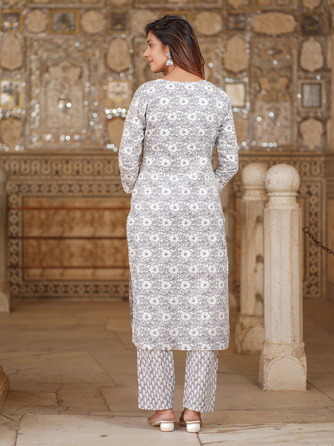 Jaitpuriya Women White Floral Straight Kurta Pant Set