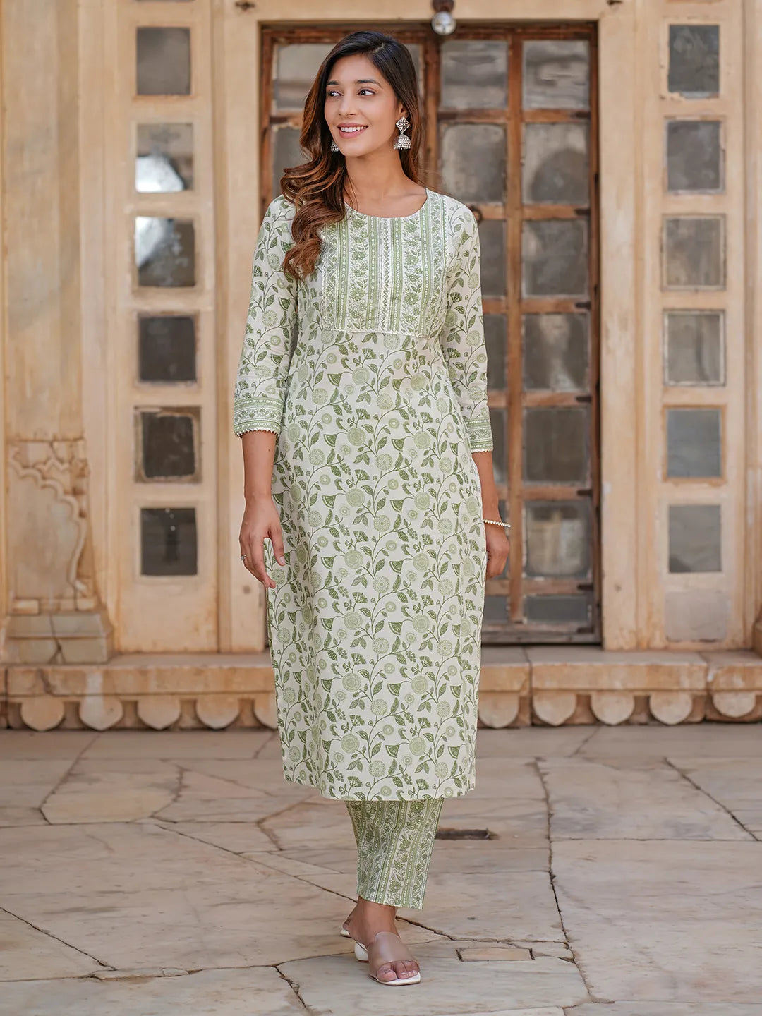 Jaitpuriya Women White And Green Floral Straight Kurta Pant Set