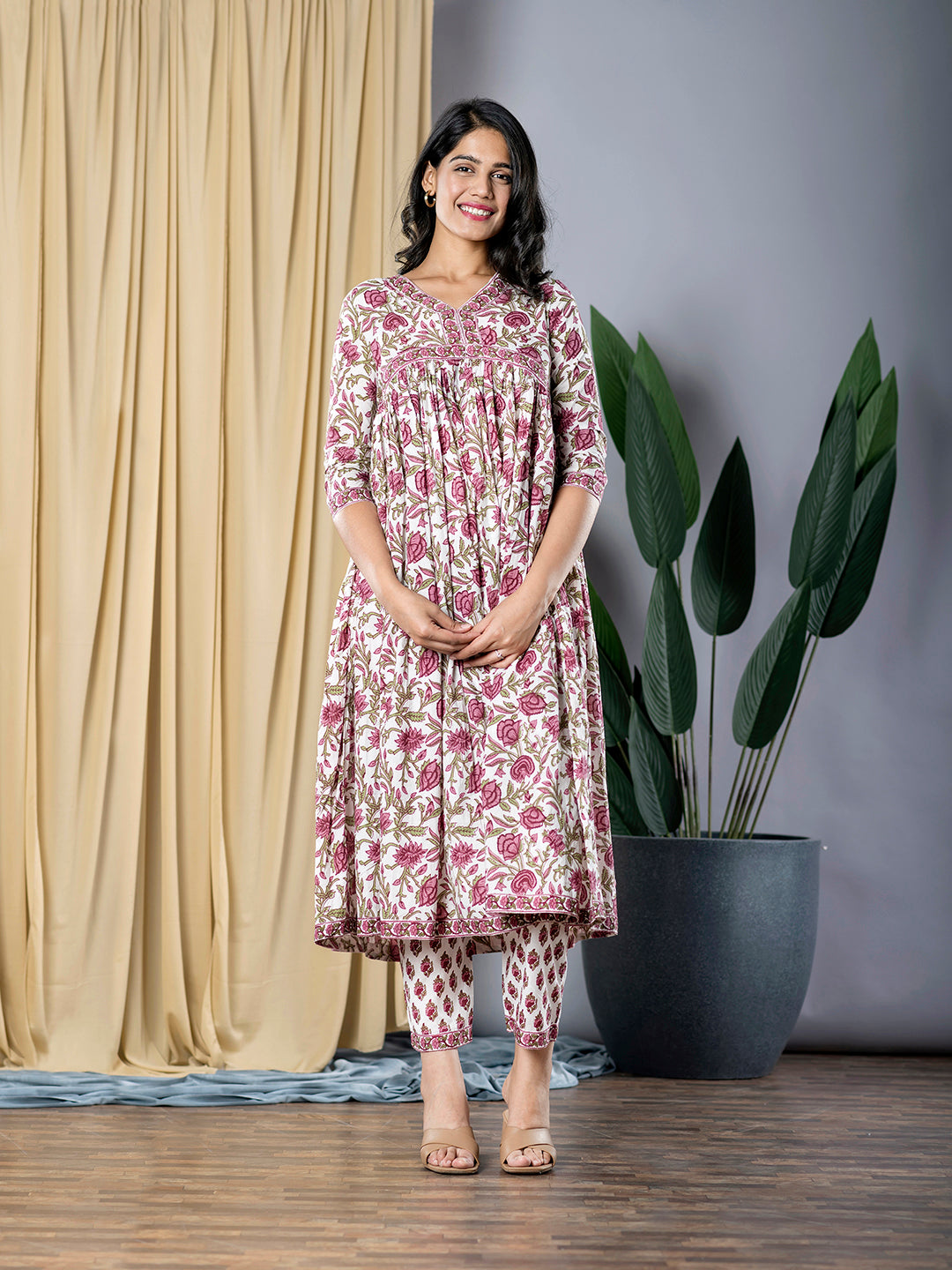 Jaitpuriya Women White Anarkali Kurta With Trouser Set