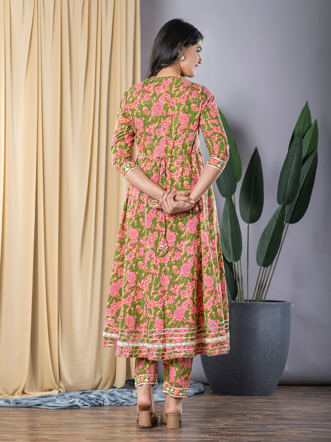 Jaitpuriya Women Multi Anarkali Kurta With Trouser Set Set