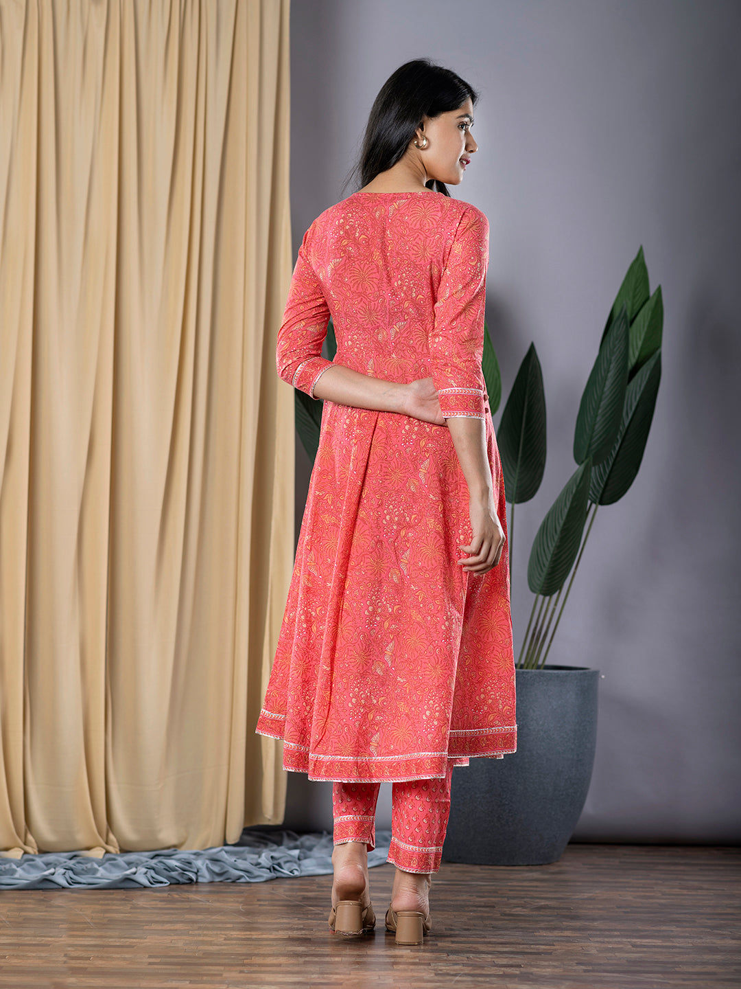 Jaitpuriya Women Pink Ethnic motifs Anarkali Kurta With Trouser Set