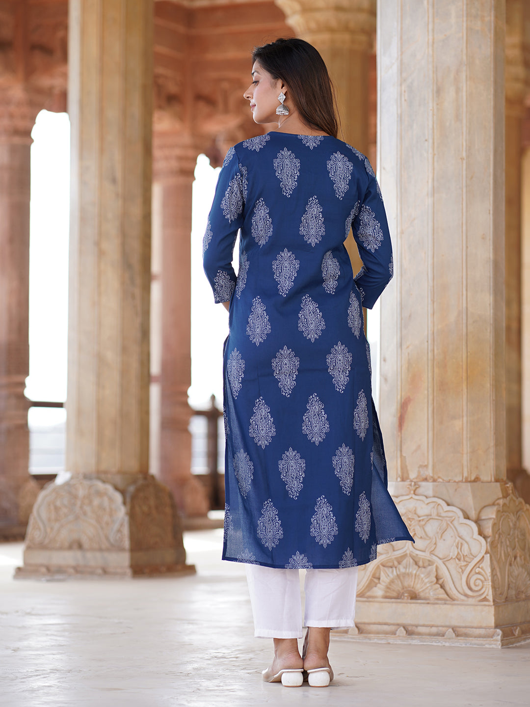 Jaitpuriya Women Blue Paisley Straight Kurta trousers and Dupatta Set