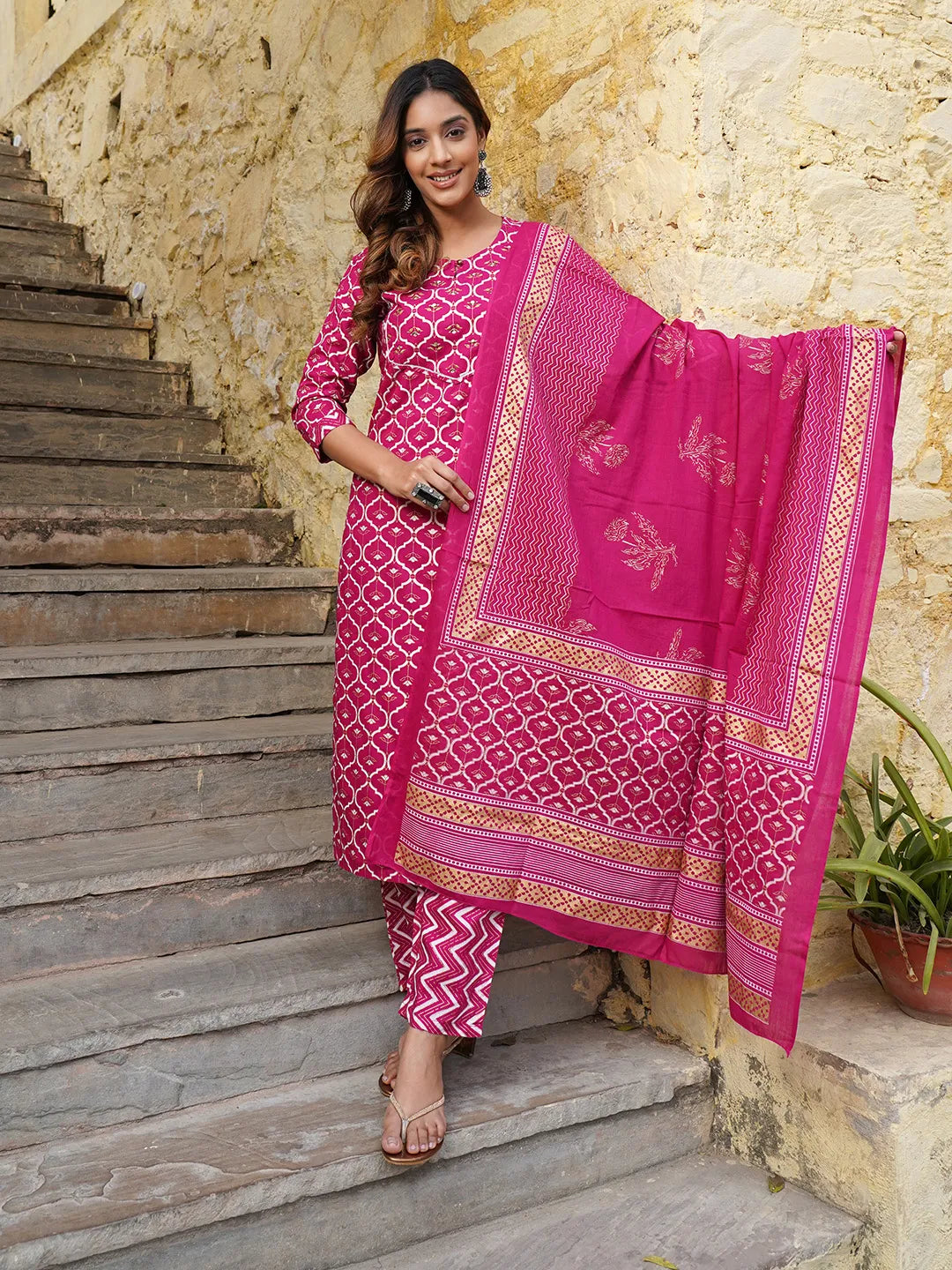 Jaitpuriya Women Pink Geometric Straight Kurta Pant and Dupatta Set