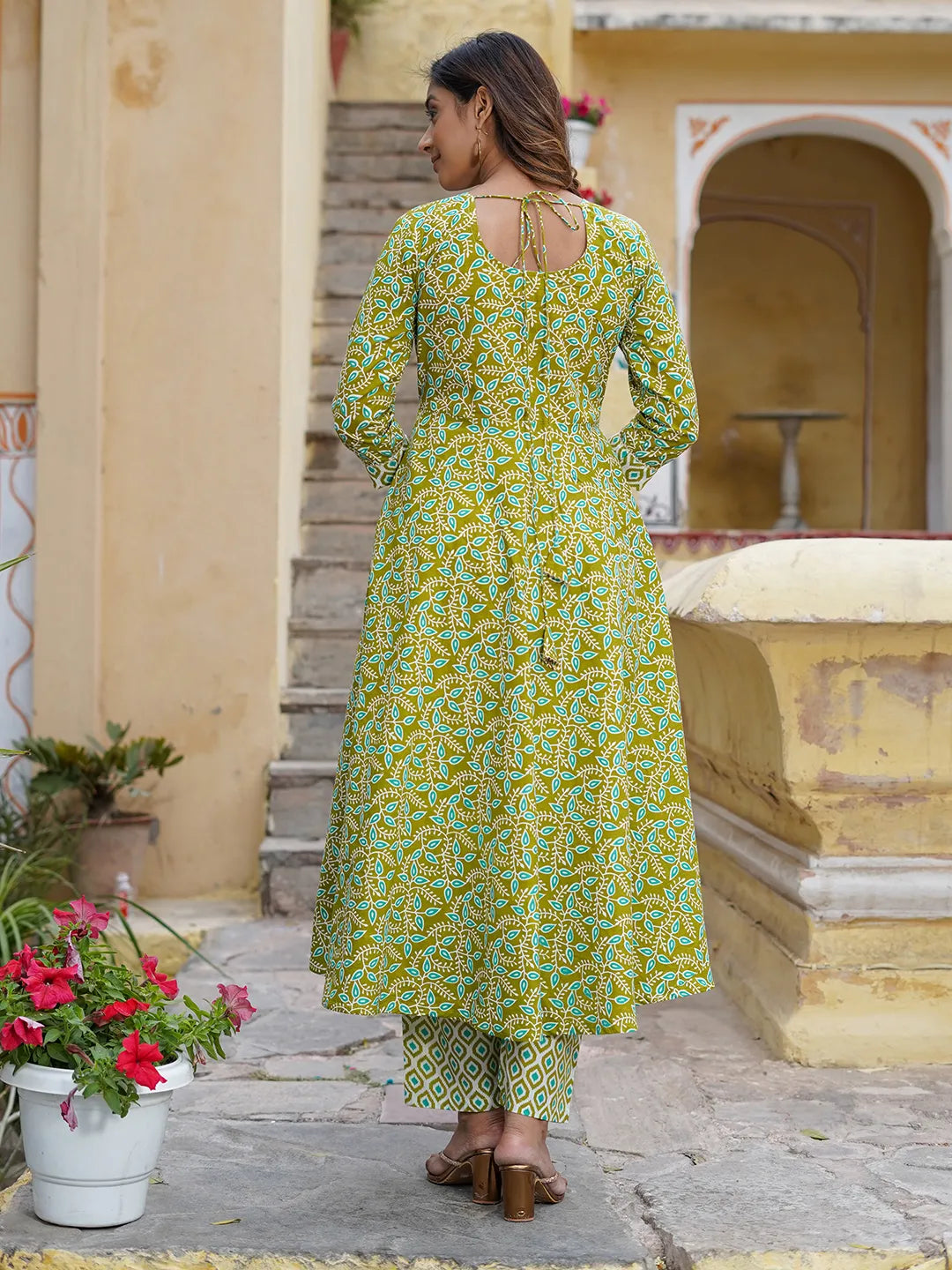 Jaitpuriya Women Green Foli Print Anarkali Kurta Pant and Dupatta Set