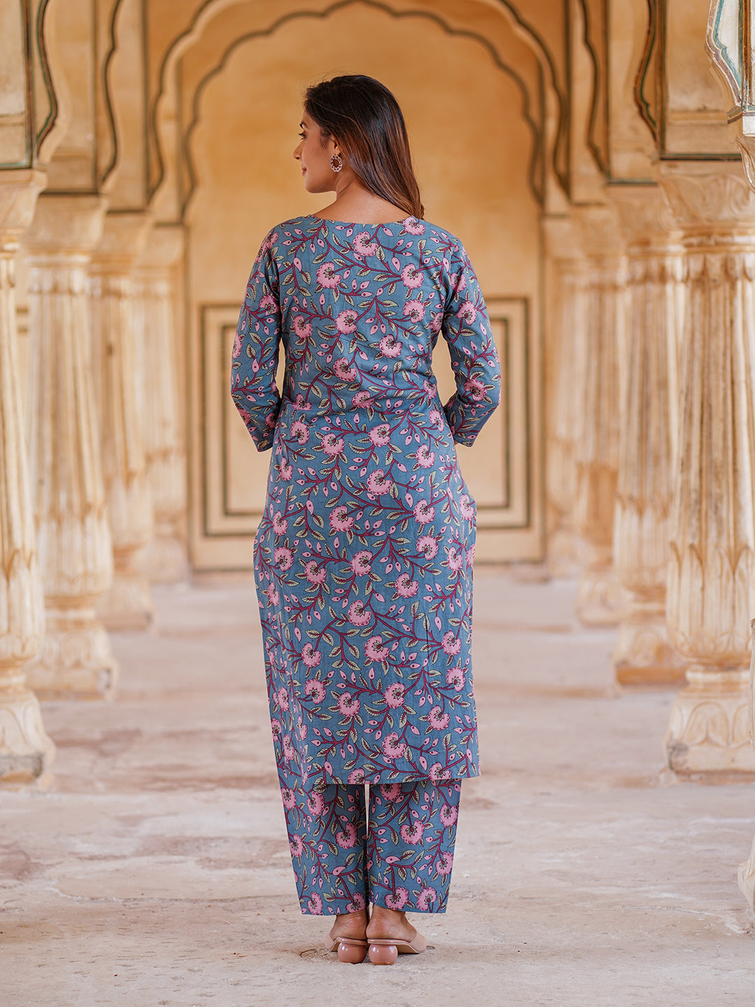 Jaitpuriya Women Blue Floral Straight Kurta Pant and Dupatta Set