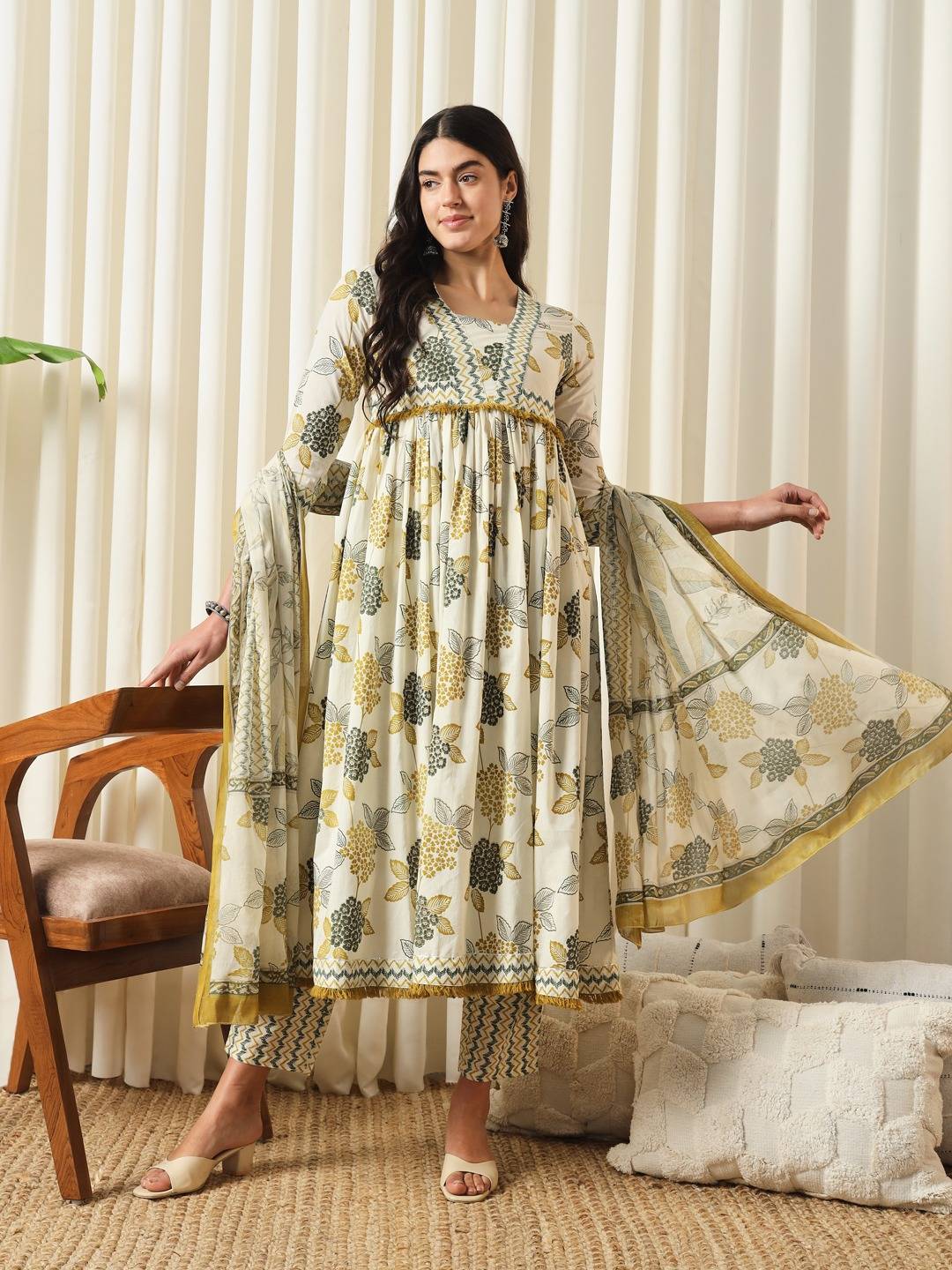 JAITPURIYA FASHION Floral Printed Empire Pure Cotton Flared Anarkali Kurta With Trousers & Dupatta Set