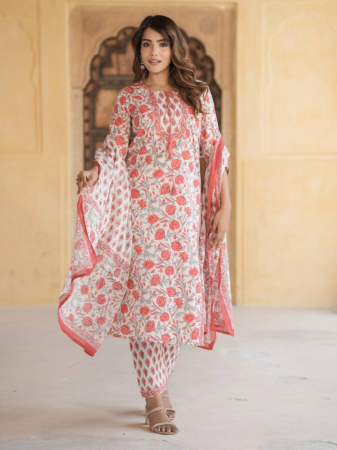 Jaitpuriya Women Peach And White Straight Kurta Pant Dupatta Set