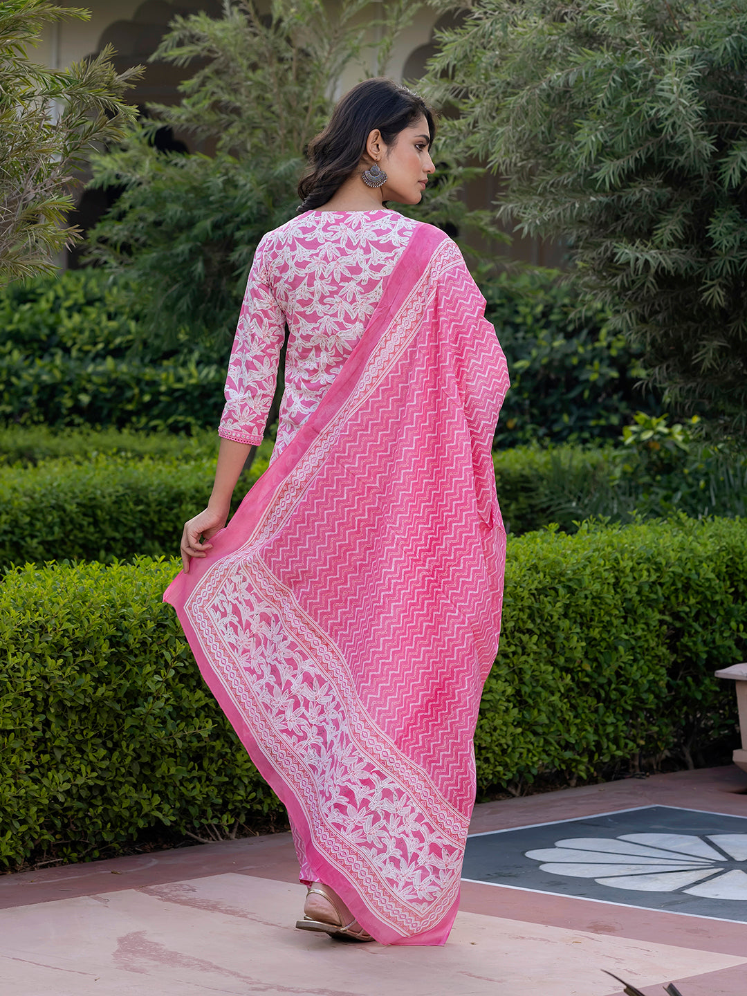 Jaitpuriya Women Pink Embroidered Straight Kurta Bottom And Dupatta