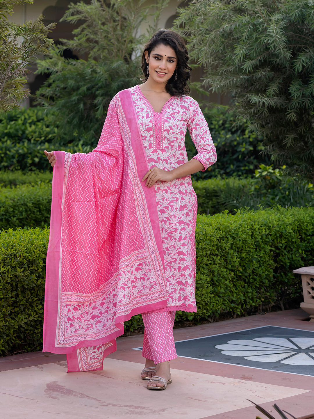 Jaitpuriya Women Pink Embroidered Straight Kurta Bottom And Dupatta