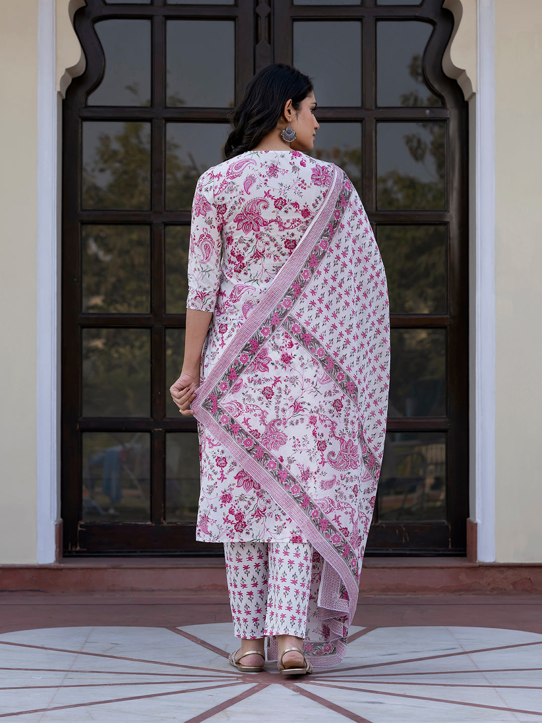Jaitpuriya Women Pink And White Zari Work Straight Kurta Bottom And Dupatta