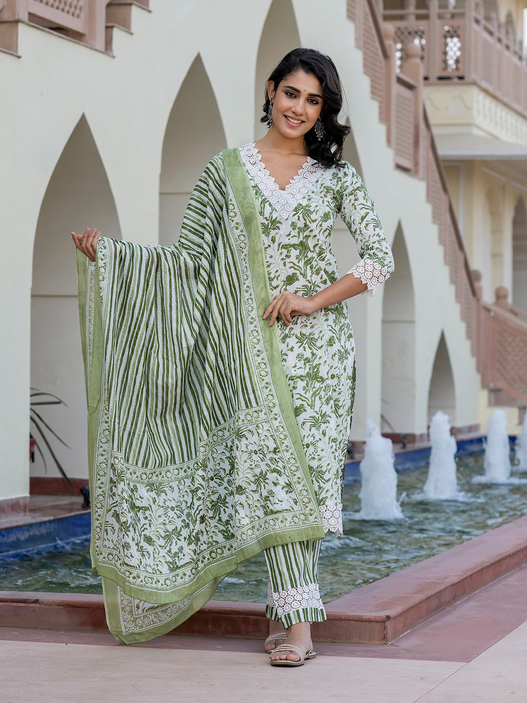 Jaitpuriya Women Green And Off White Floral Print Straight Kurta Bottom And Dupatta
