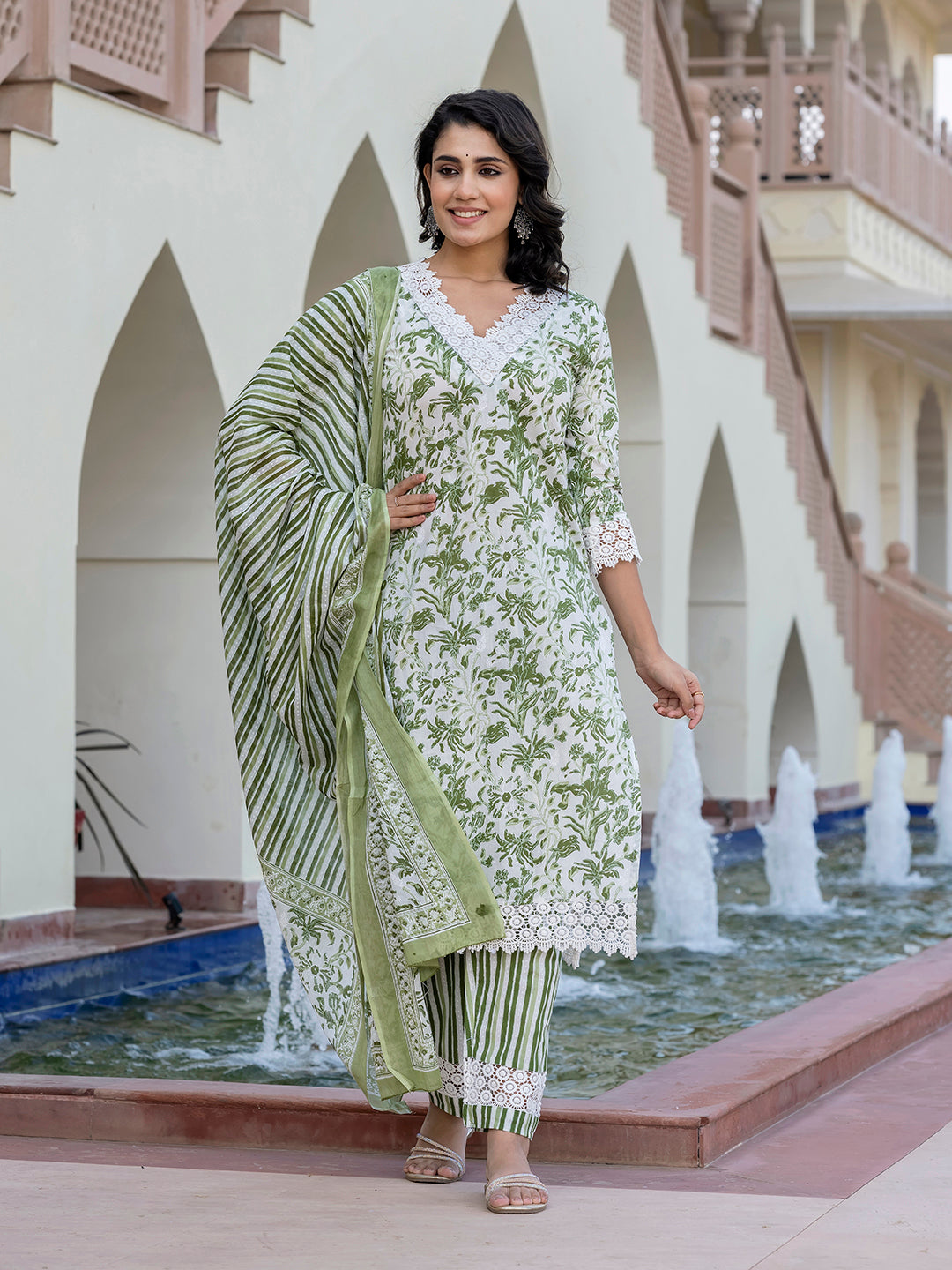Jaitpuriya Women Green And Off White Floral Print Straight Kurta Bottom And Dupatta