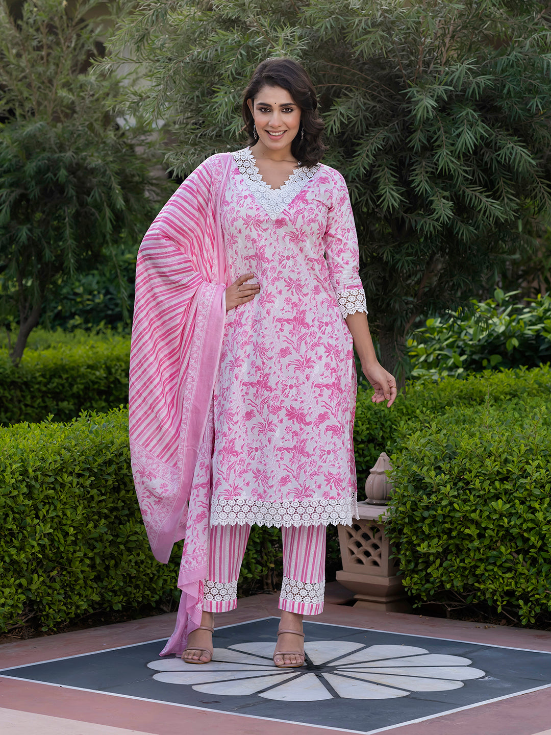 Jaitpuriya Women Pink And Off White Floral Print Straight Kurta Bottom And Dupatta