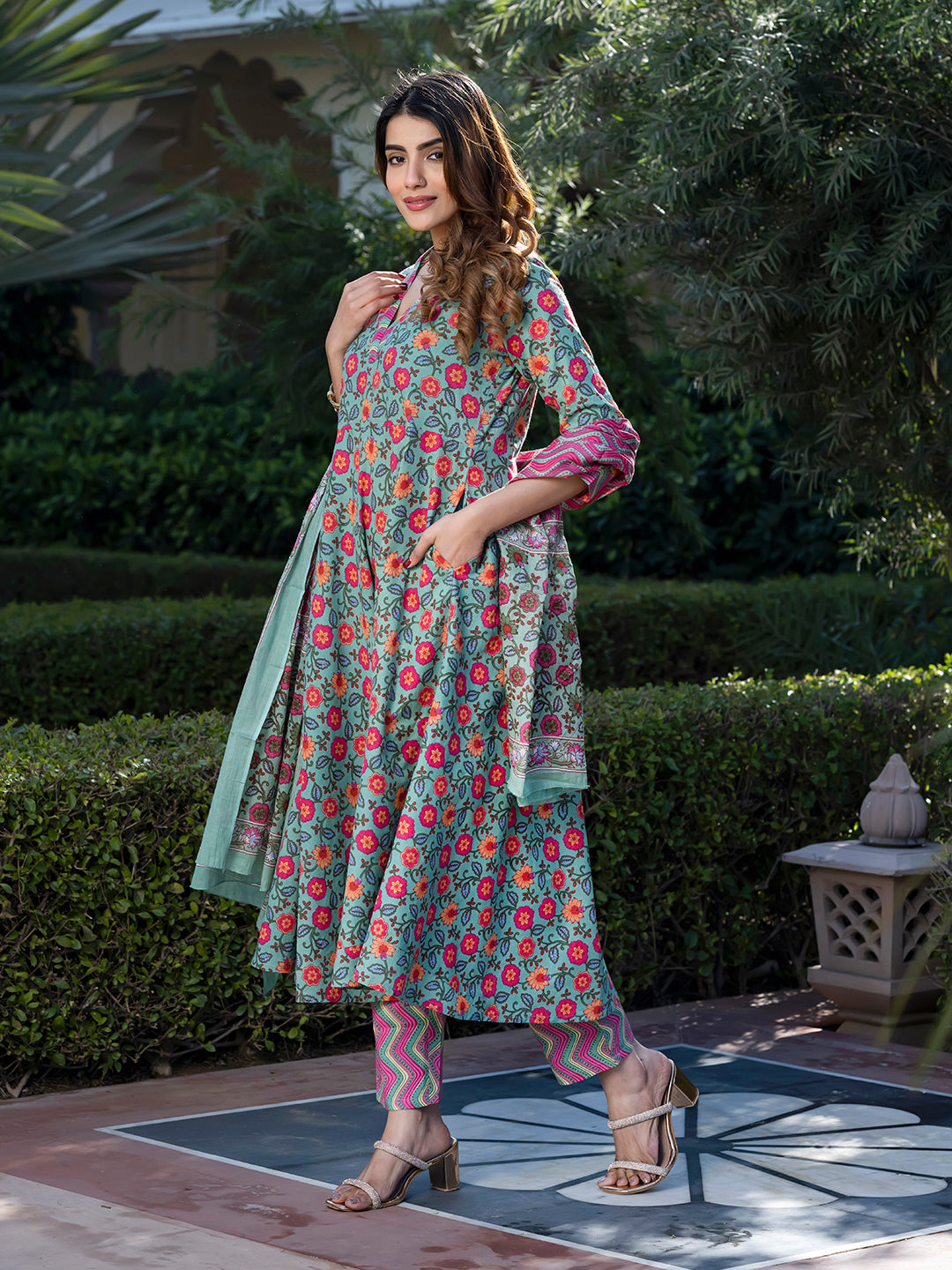 Jaitpuriya Women Green & Pink Floral Print Anarkali Kurta Set with Dupatta