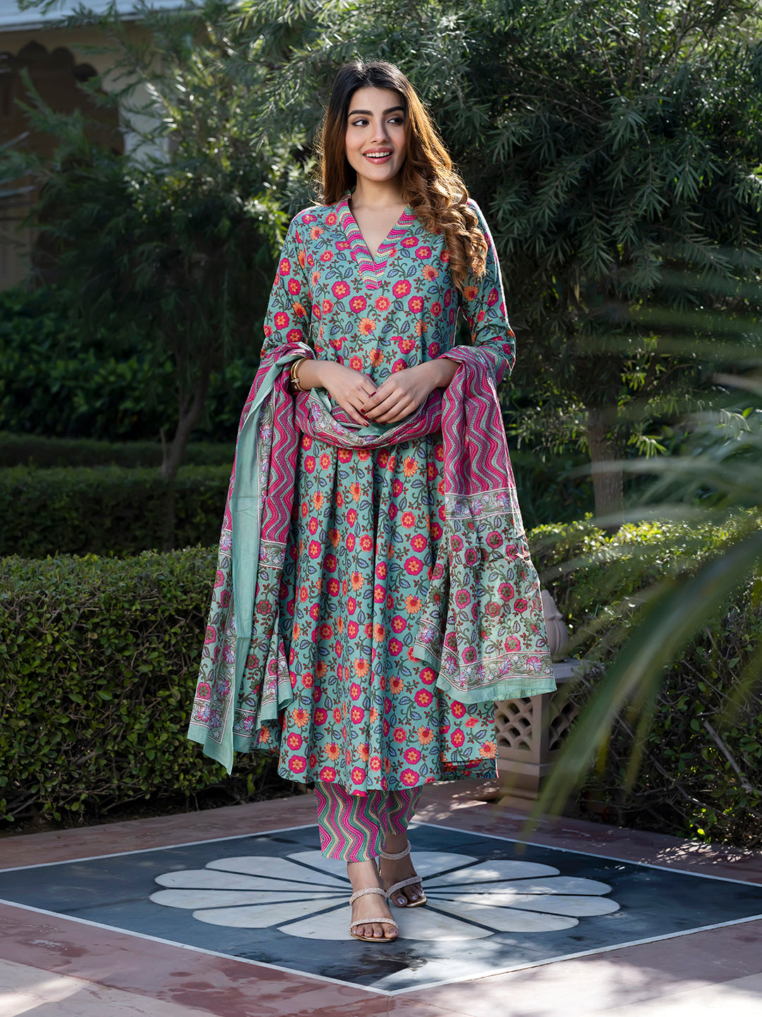 Jaitpuriya Women Green & Pink Floral Print Anarkali Kurta Set with Dupatta