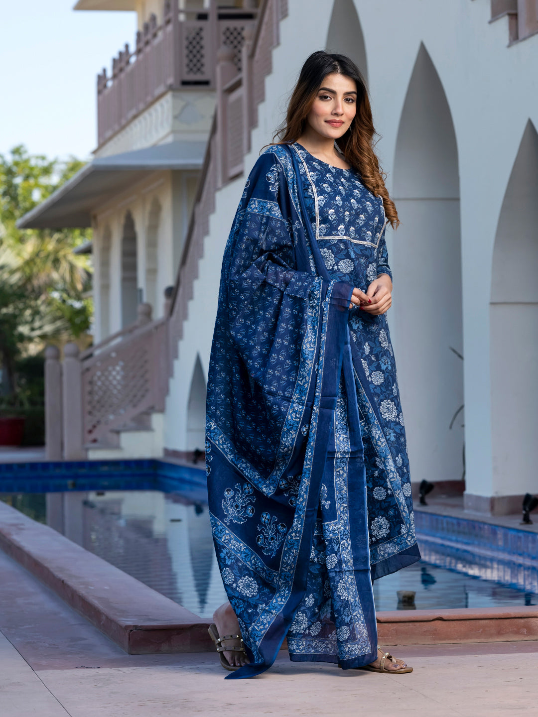 Jaitpuriya Women Blue Floral Print Straight Kurta Set with Dupatta