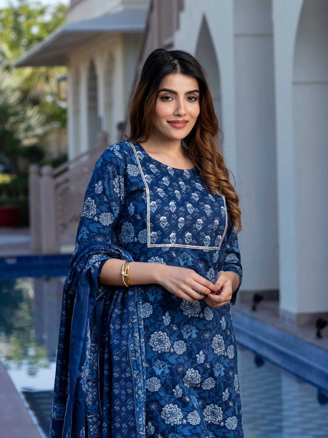 Jaitpuriya Women Blue Floral Print Straight Kurta Set with Dupatta