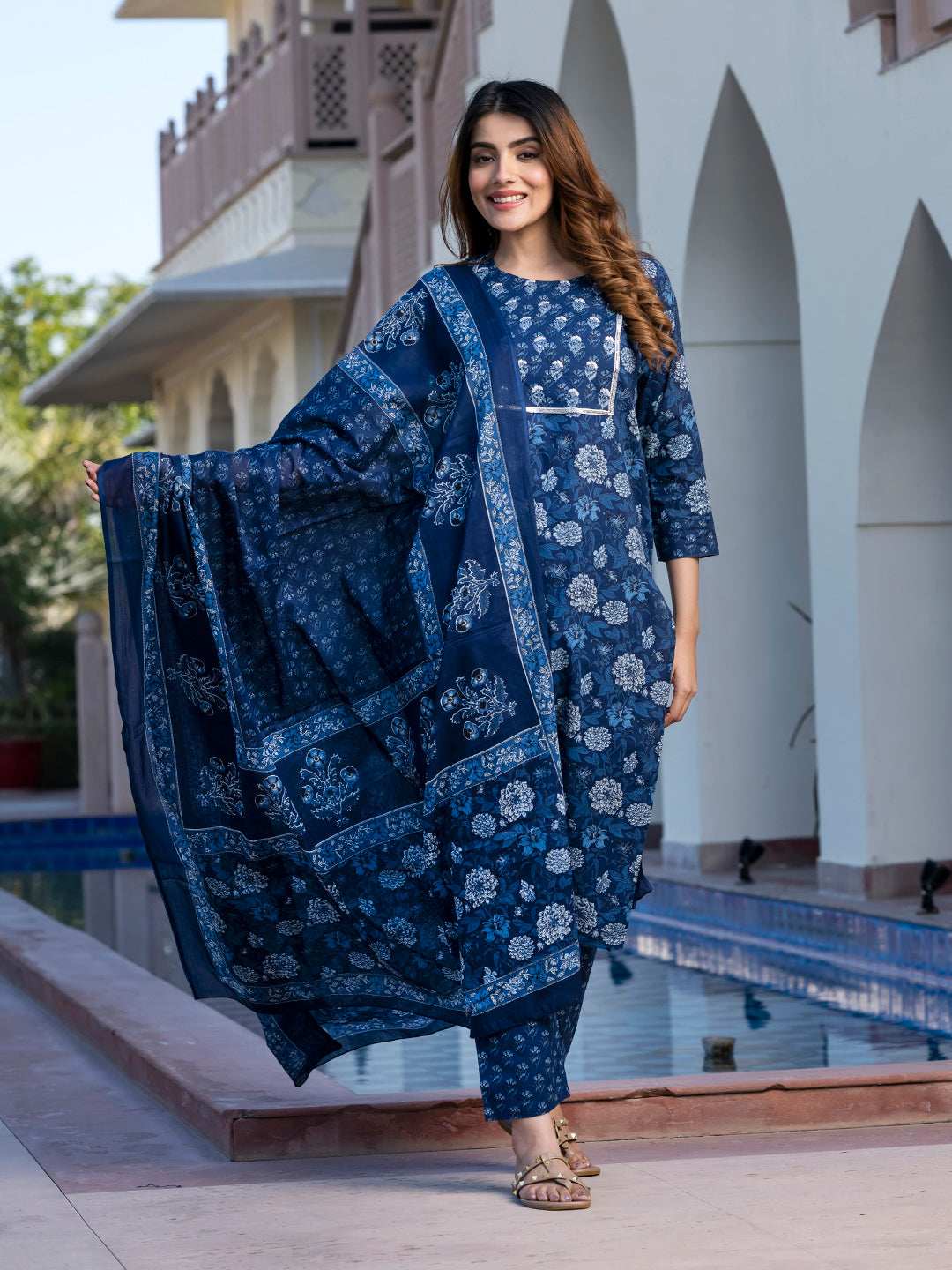 Jaitpuriya Women Blue Floral Print Straight Kurta Set with Dupatta