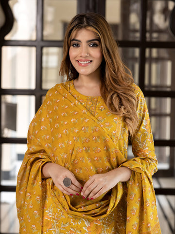 Jaitpuriya Women Yellow Pure Cotton Straight Kurta Bottom Dupatta set
