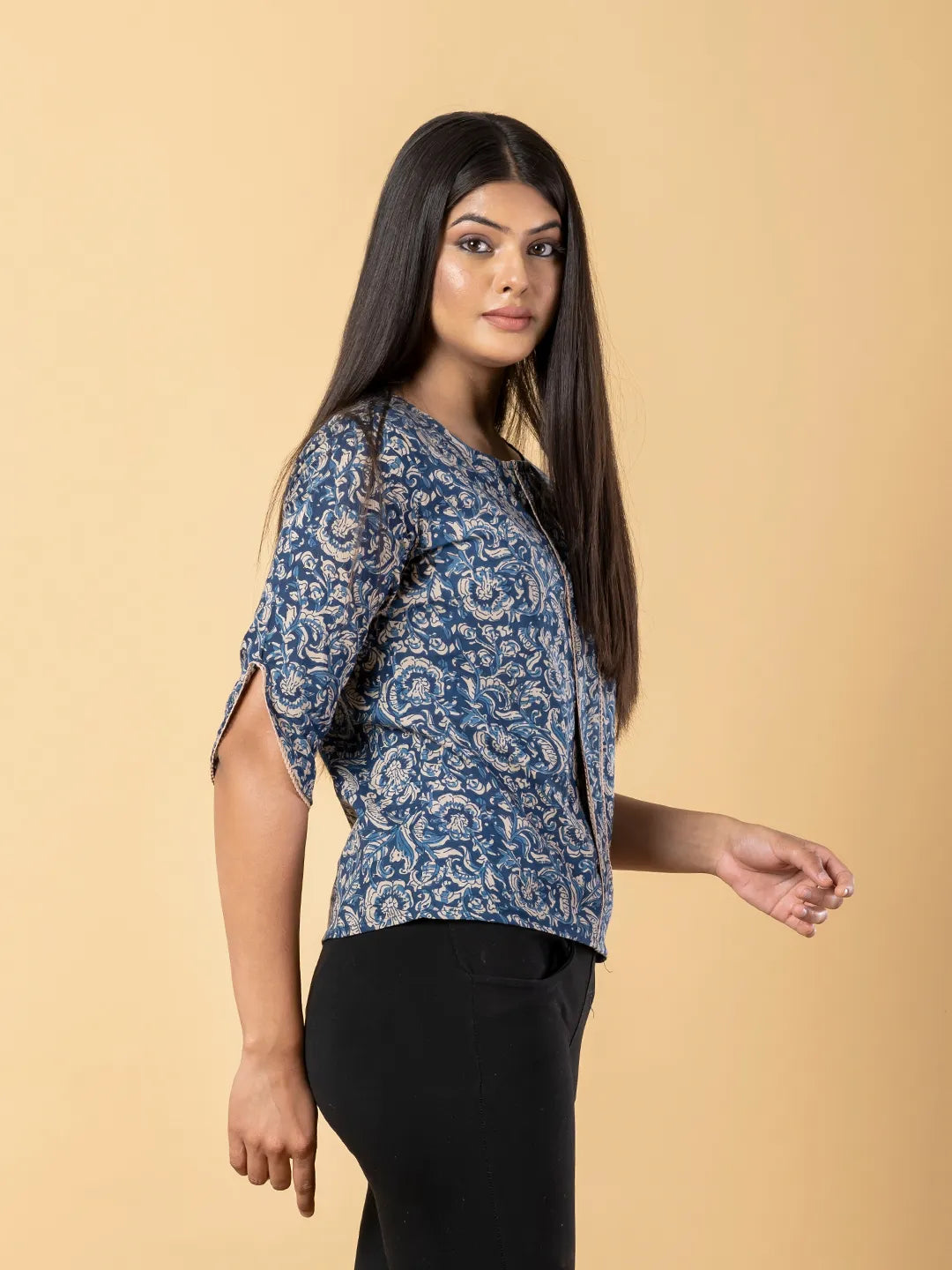 Jaitpuriya Women Blue And Beage Cotton Ragular Top