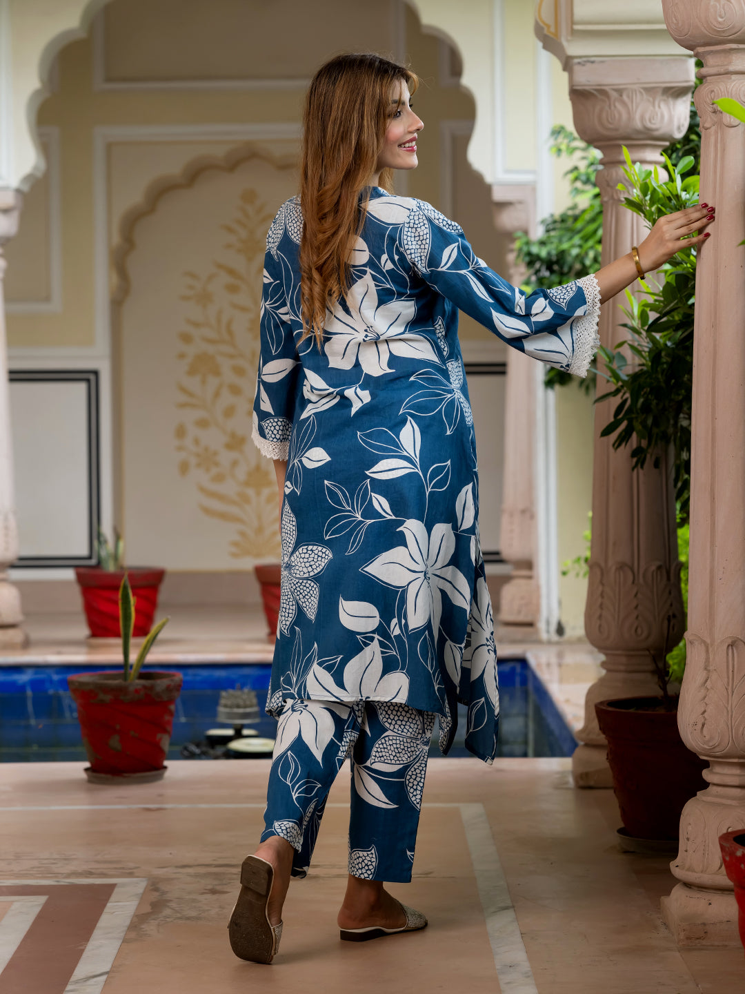 Jaitpuriya Women Blue And White Pure Cotton Tunic Co-ord set