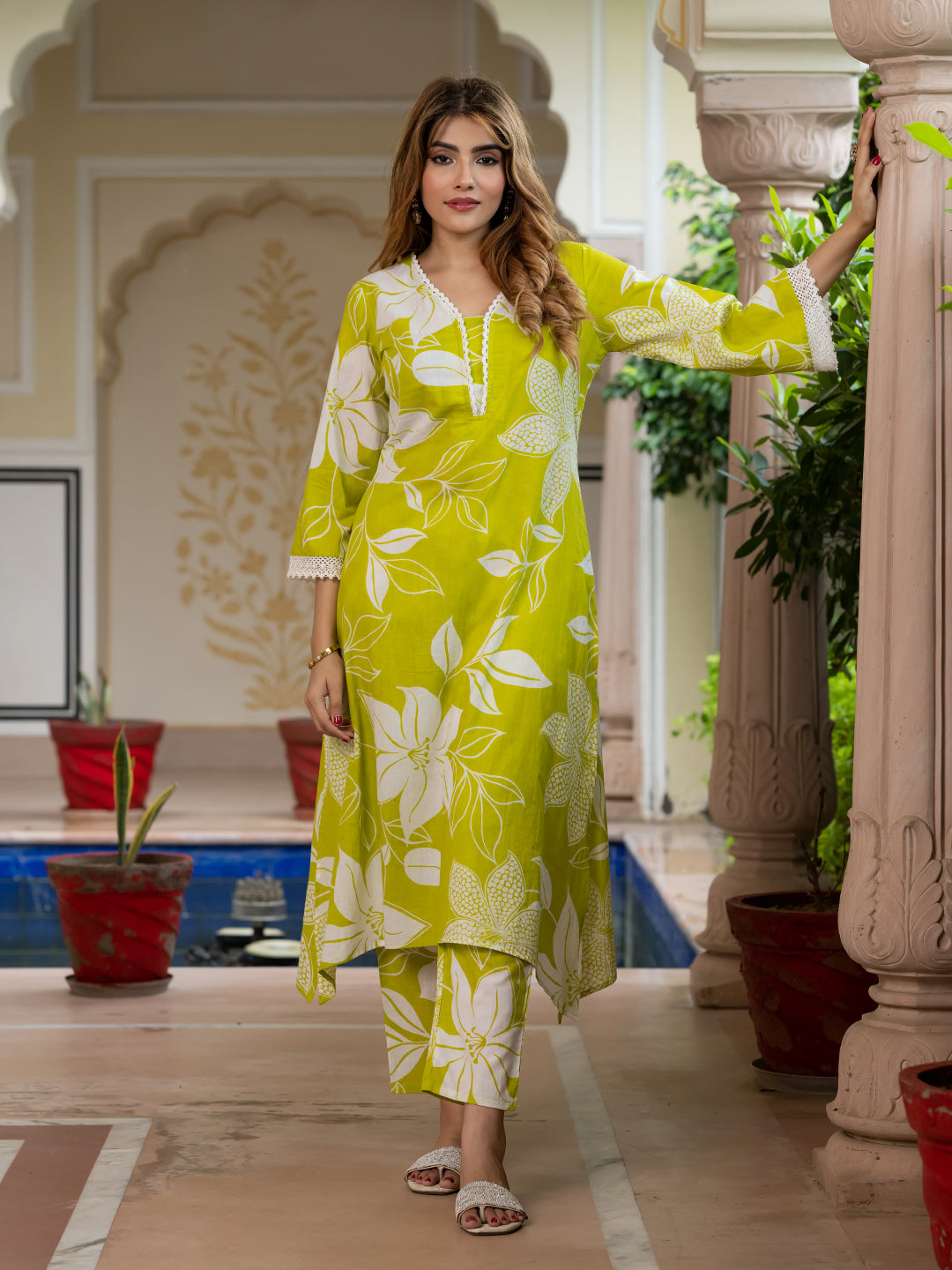 Jaitpuriya Women Green And White Pure Cotton Tunic Co-ord set