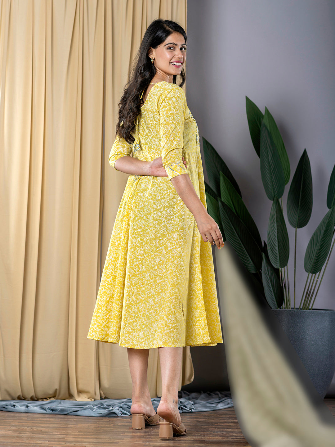 Jaitpuriya Women Yellow fit & flare Dress