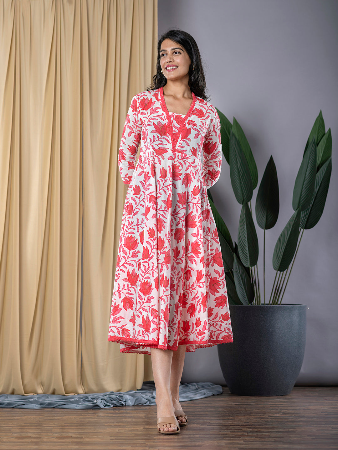 Jaitpuriya Women Red fit & flare Dress