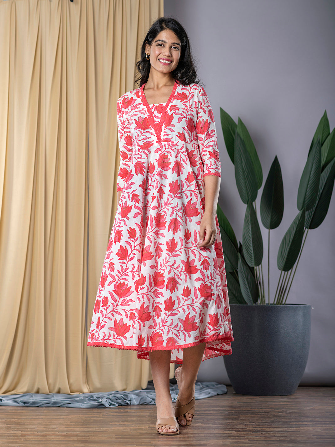 Jaitpuriya Women Red fit & flare Dress