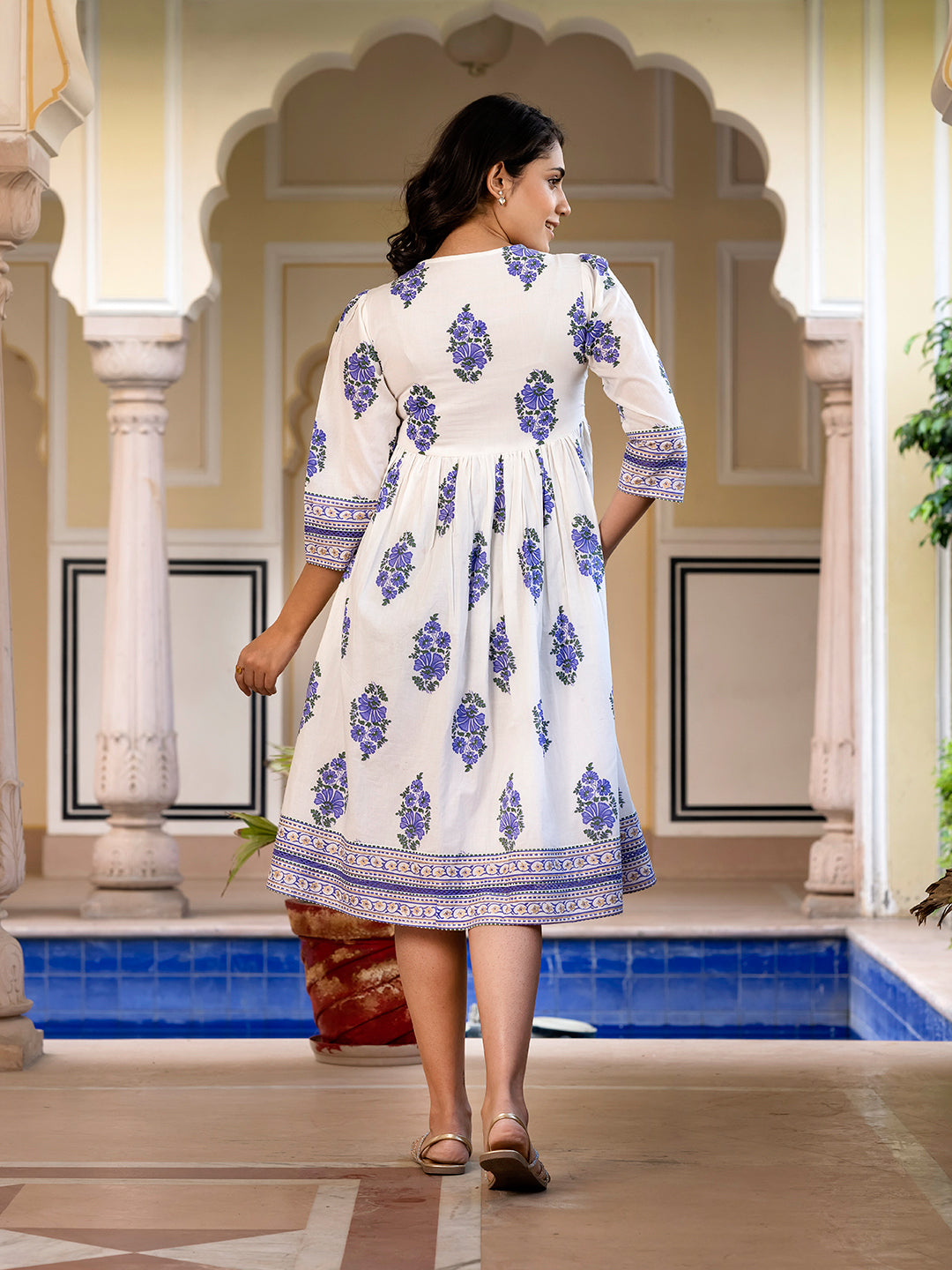 Jaitpuriya Women Blue And White Floral Print A-Line Dresses