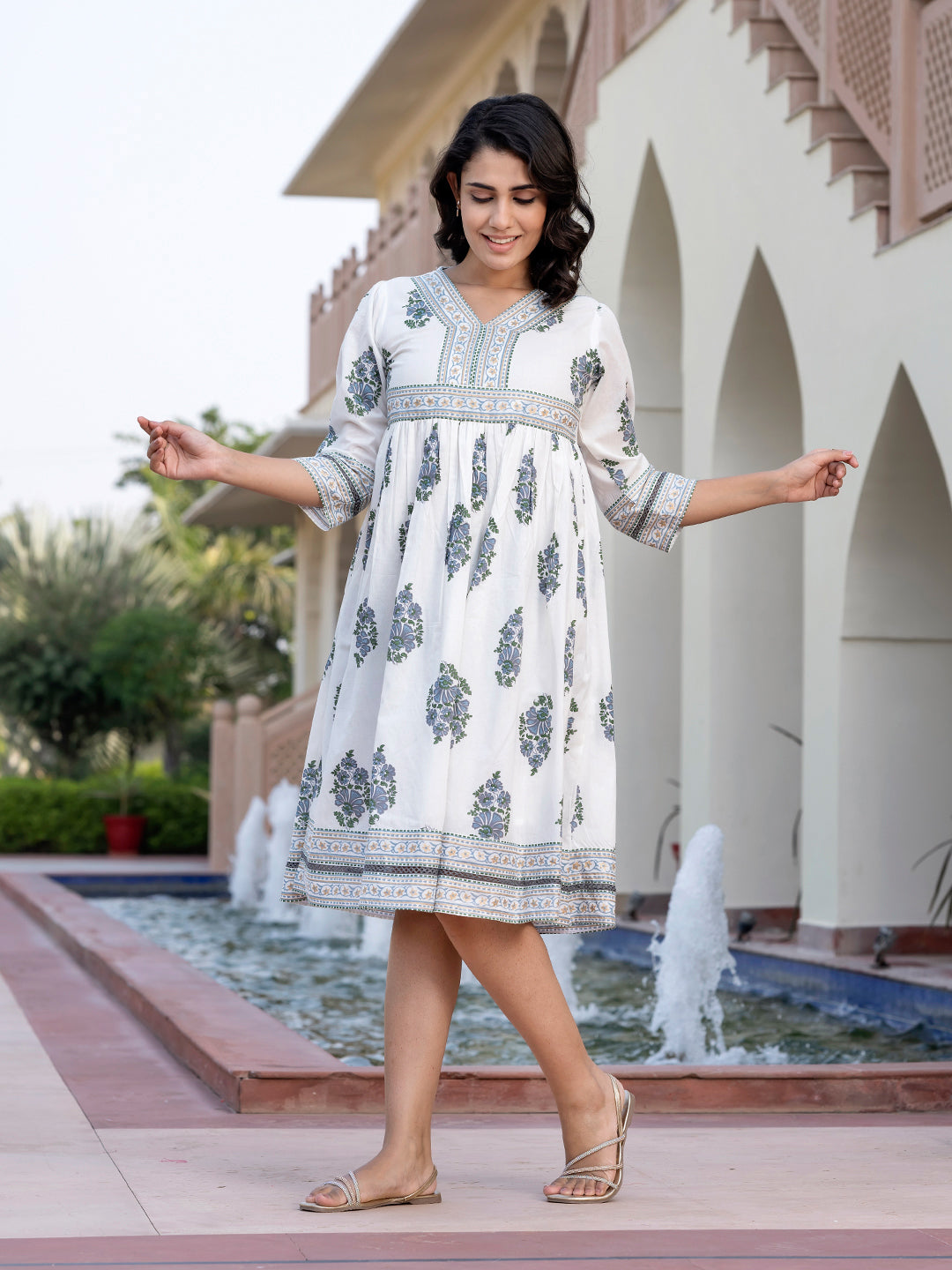 Jaitpuriya Women Gree And White Floral Print A-Line Dresses