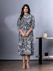 Jaitpuriya Women Black And  White Paisley Print fit & flare Dresses