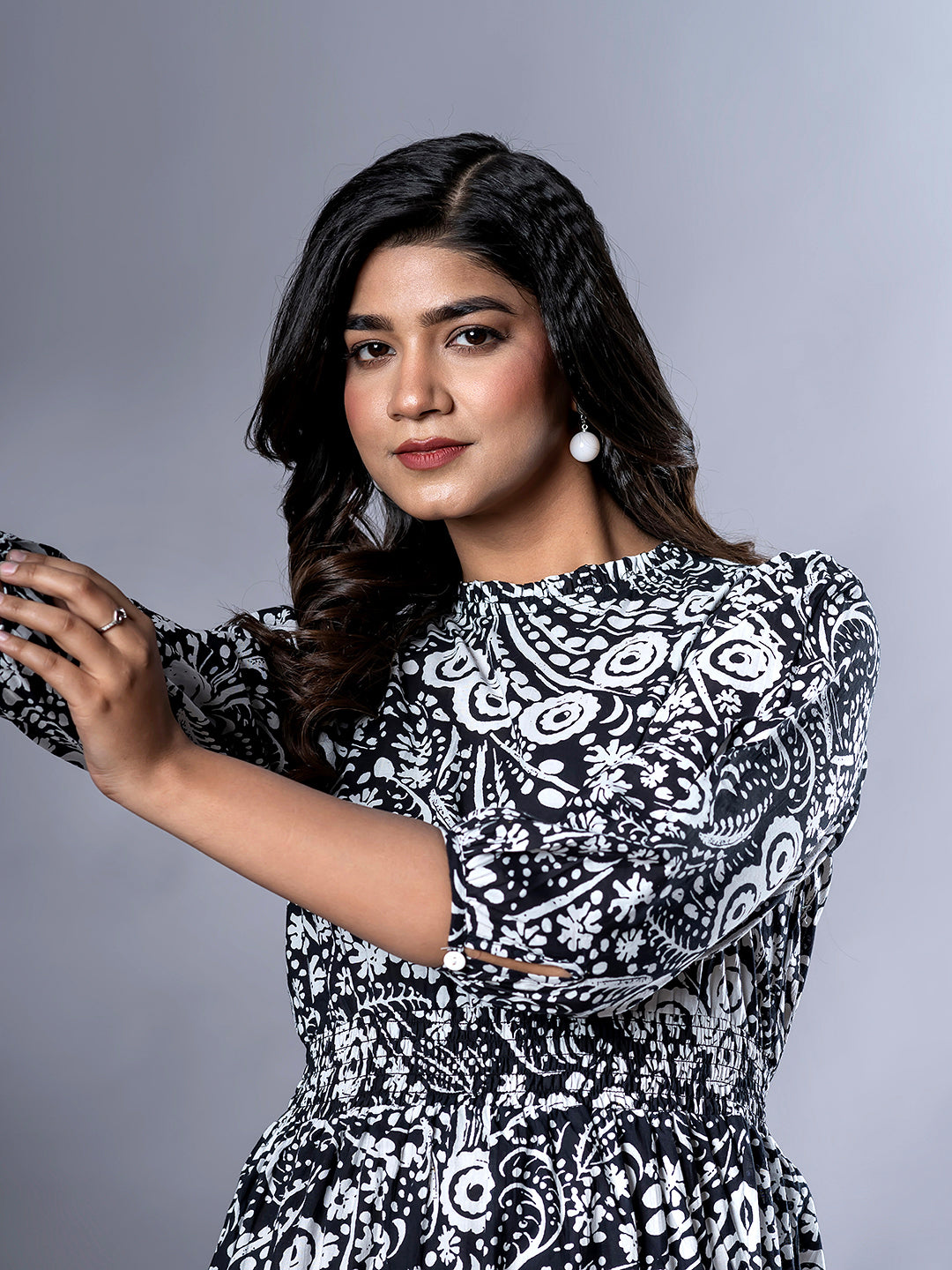 Jaitpuriya Women Black And  White Paisley Print fit & flare Dresses