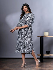 Jaitpuriya Women Black And  White Paisley Print fit & flare Dresses