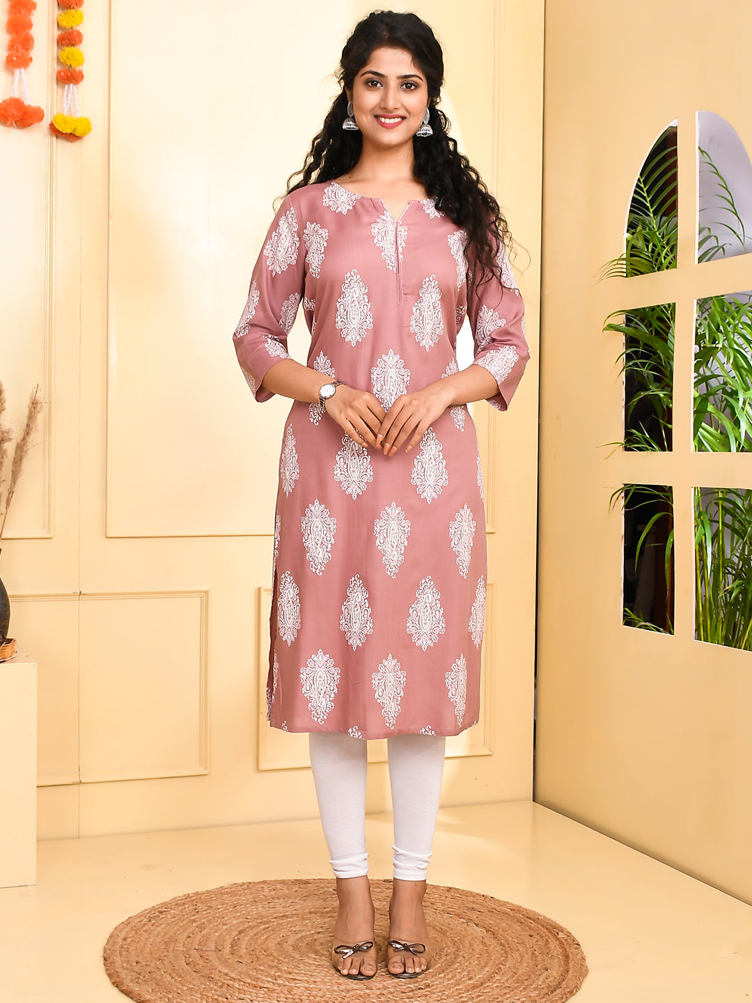 Jaitpuriya Women Mauve Paisley Straight Kurta