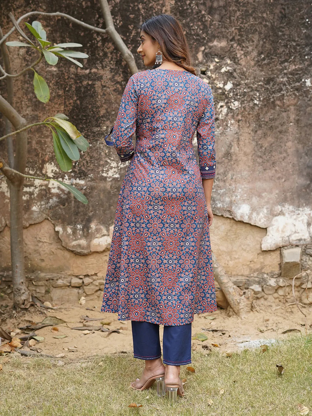 Jaitpuriya Women Blue And Rust Printed Straight Kurta Pant Set